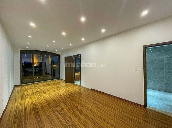 Cho thuê nhà 5 tầng, mặt hồ Hàm Long, số 28 ngõ 8 phố Từ Hoa, Tây Hồ