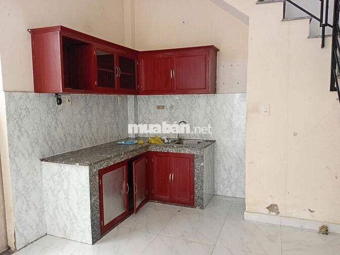 Nhà thuê giá rẻ 3 lầu 3 phòng ngủ hẻm Hòa Hưng dtsd 120m2