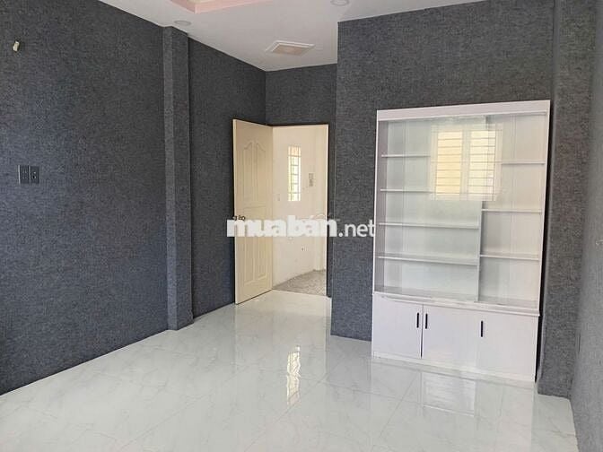 Nhà thuê giá rẻ 3 lầu 3 phòng ngủ hẻm Hòa Hưng dtsd 120m2