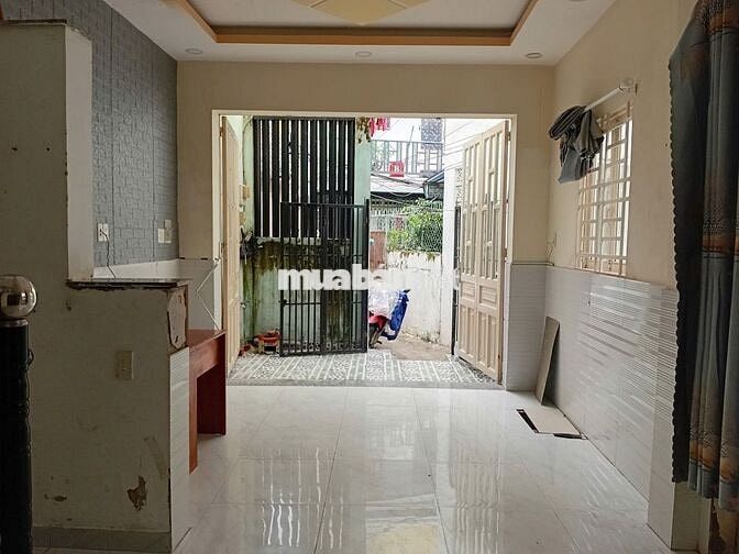 Nhà thuê giá rẻ 3 lầu 3 phòng ngủ hẻm Hòa Hưng dtsd 120m2