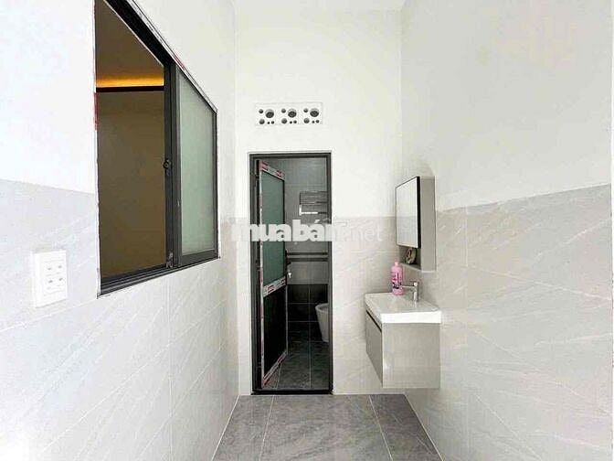 NGỘP !!! CẦN BÁN GẤP CĂN NHÀ 1 TRỆT 1 LẦU GẦN CHỢ BÌNH CHÁNH