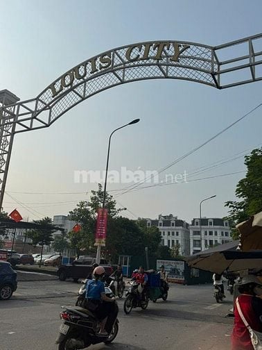 Nhượng bãi rửa xe, chăm sóc xe hơi ngay đầu cổng Louis City Đền Lừ, HM