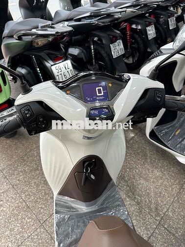 SH 125i ABS + HSTC 2023 Trắng BSTP Chính Chủ