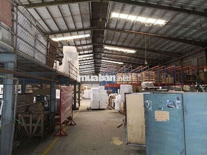 Xưởng 11000m2, chuyên gỗ, giá thuê 1.6 usd/m