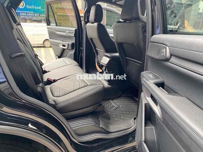 Ford Everest 2023 Titanium 2.0L 4x2 AT - 4500 km