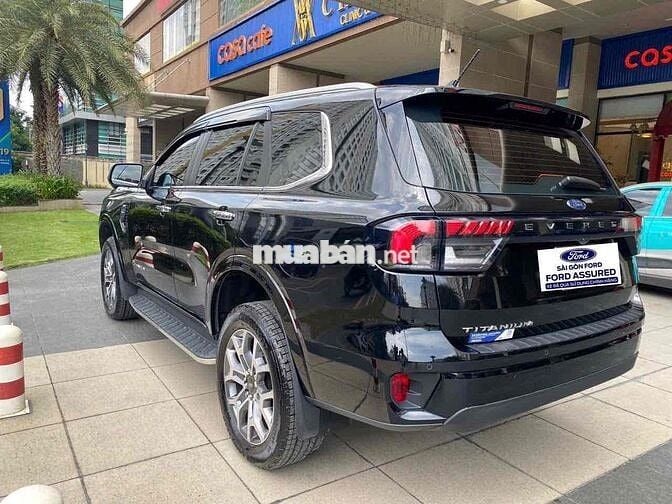 Ford Everest 2023 Titanium 2.0L 4x2 AT - 4500 km