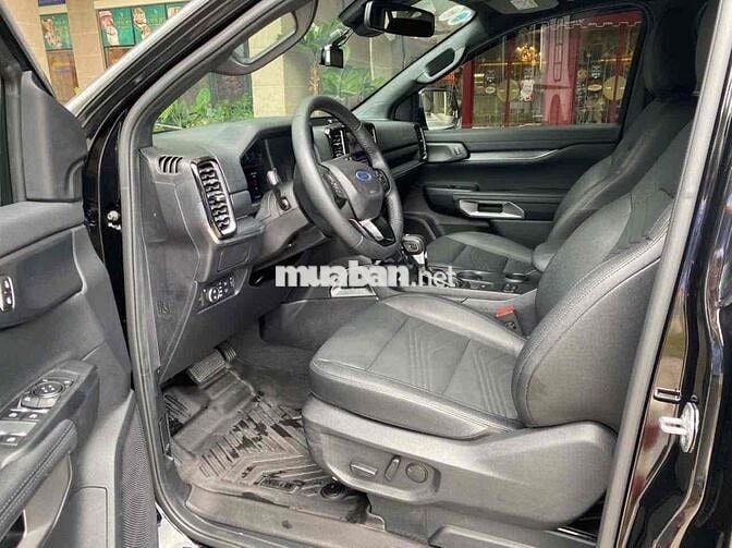 Ford Everest 2023 Titanium 2.0L 4x2 AT - 4500 km