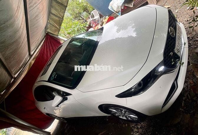 Mazda 3 /2020 -> premium sedan(trắng) xe đang chạy