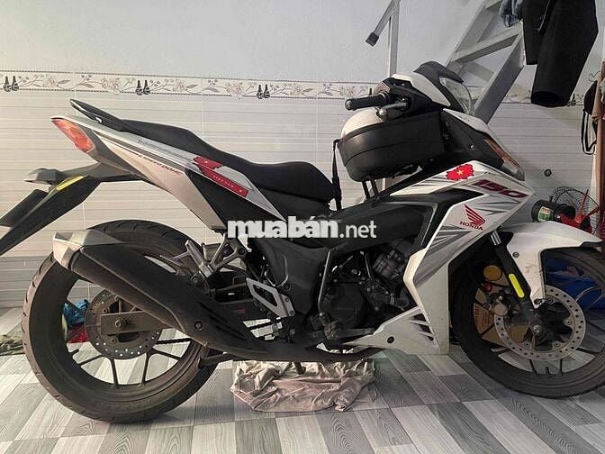 Winer v1 màu trắng đen