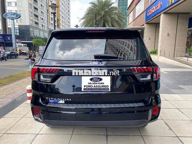 Ford Everest 2023 Titanium 2.0L 4x2 AT - 4500 km