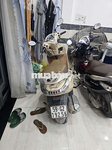 Xe máy Honda Lead 125 màu vàng cát