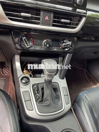 Kia Seltos 2023 Deluxe 1.6 AT - 49000 km