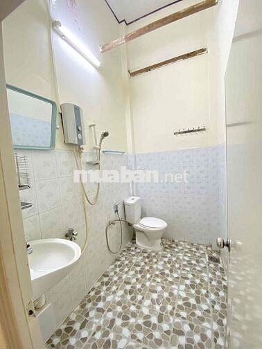 Cho thuê nhà cấp 4 rộng 80m2, mặt tiền đường lớn Cao Xuân Huy