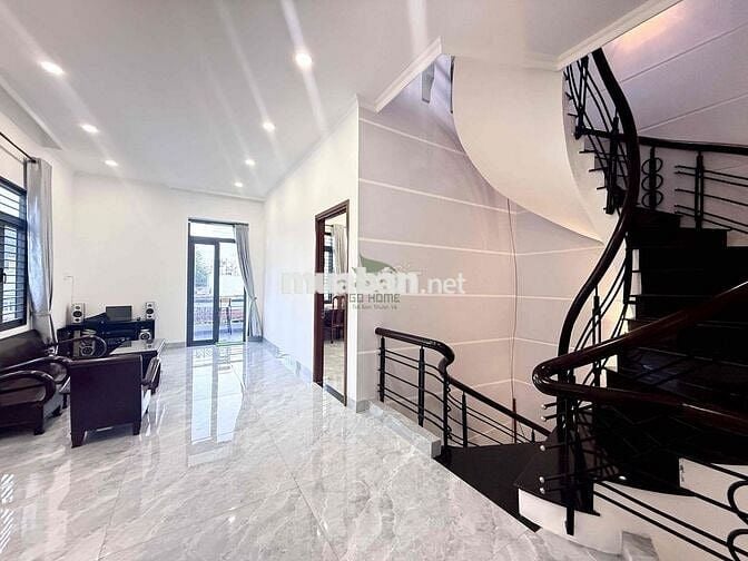 CHO THUÊ BIỆT THỰ ĐẸP MỚI 4 PHÒNG NGỦ GẦN BIỂN PHÍA BẮC