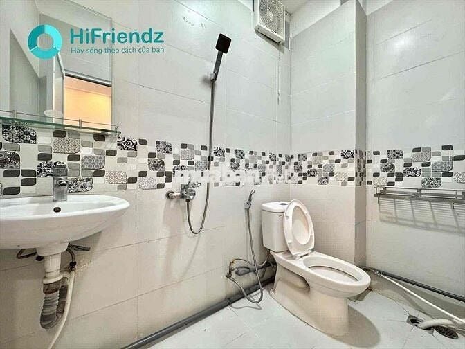 1pn full nội thất máy giặc riêng ngay mặt tiền đường gần parc mall