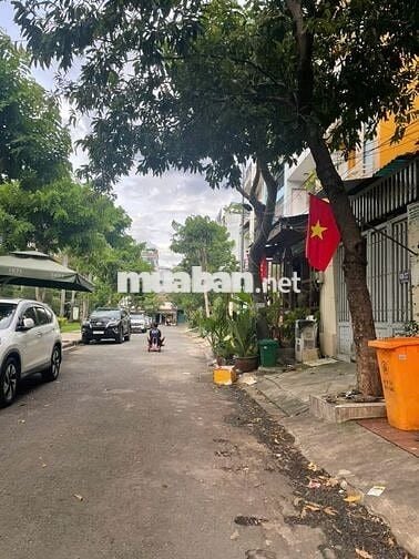 Nhà sát MT Bình Lợi. DT 5X14M. Trệt 1 Lầu. 3 PN, Hẻm xe hơi thông.