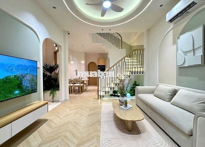 Nhà sát MT Bình Lợi. DT 5X14M. Trệt 1 Lầu. 3 PN, Hẻm xe hơi thông.