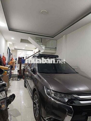 Cho thuê nhà 3 tầng (4m x 15m) có 3 phòng ngủ hẻm nhựa 7m hướng Nam