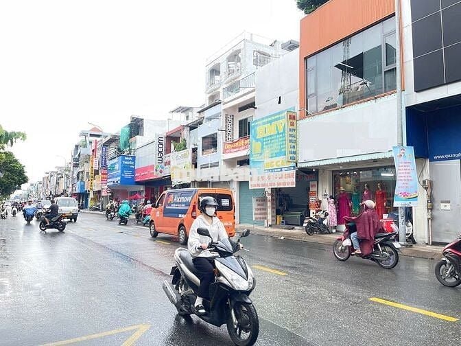 Góc 2 Mặt Tiền Đường Cách Mạng Tháng 8.