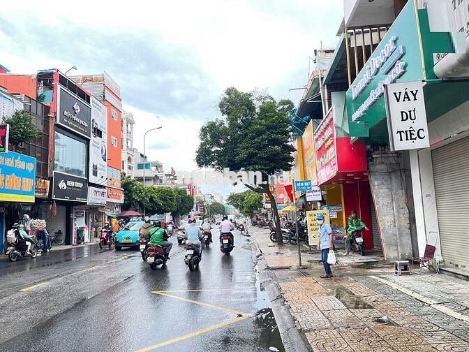 Góc 2 Mặt Tiền Đường Cách Mạng Tháng 8.