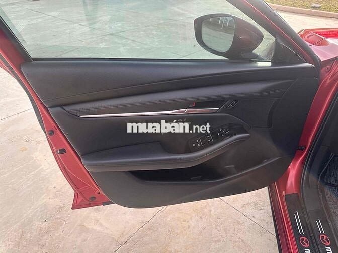 Mazda 3 2022 1.5L Premium - 45000 km