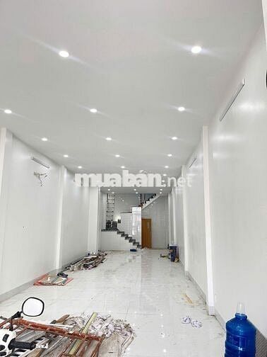 Mặt Tiền Đường Cách Mạng Tháng 8 Vỉa Hè Rộng Nhà Mới.