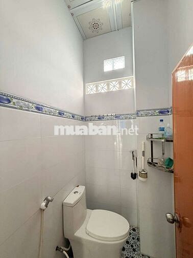 Bán nhà lầu đúc chính chủ , nhà kiêng cố mới xây 2 năm