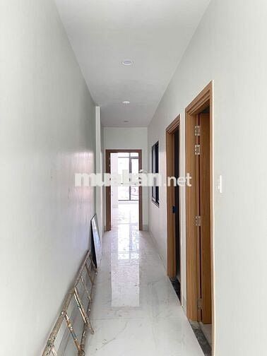 Mặt Tiền Đường Cách Mạng Tháng 8 Vỉa Hè Rộng Nhà Mới.