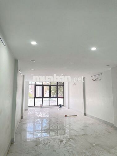 Mặt Tiền Đường Cách Mạng Tháng 8 Vỉa Hè Rộng Nhà Mới.