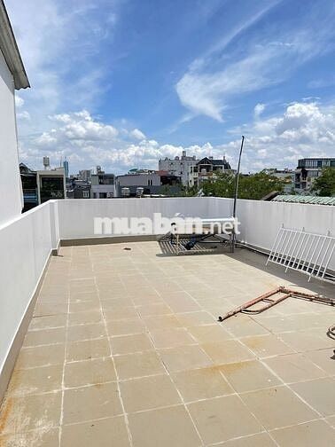 Mặt Tiền Đường Cách Mạng Tháng 8 Vỉa Hè Rộng Nhà Mới.