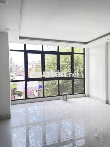 Mặt Tiền Đường Cách Mạng Tháng 8 Vỉa Hè Rộng Nhà Mới.