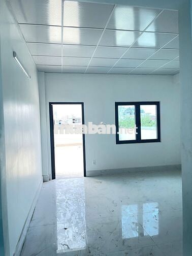 Mặt Tiền Đường Cách Mạng Tháng 8 Vỉa Hè Rộng Nhà Mới.