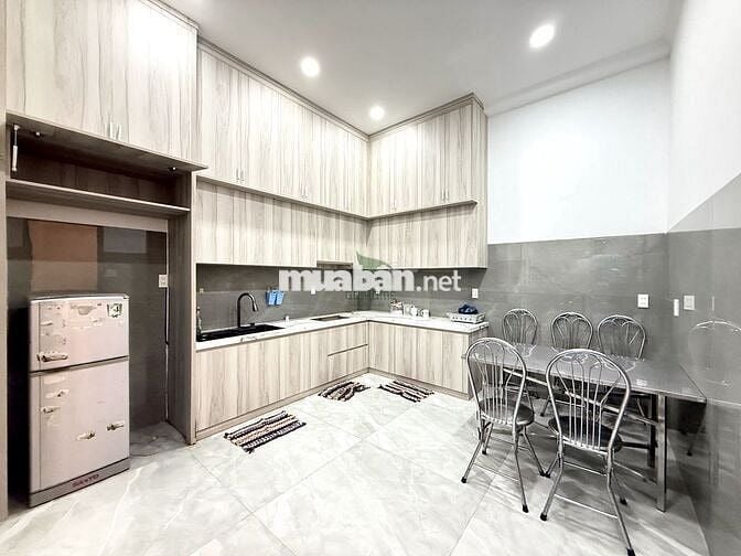 CHO THUÊ BIỆT THỰ ĐẸP MỚI 4 PHÒNG NGỦ GẦN BIỂN KHU VĨNH HOÀ