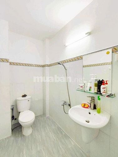 Cho thuê nhà nguyên căn 3 tầng , 6 phòng ngủ ,  ô tô để trong nhà 