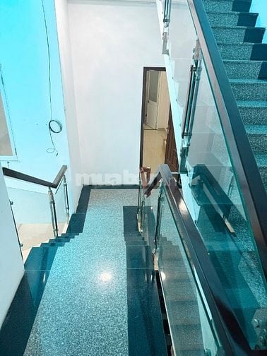 Cho thuê nhà nguyên căn 3 tầng , 6 phòng ngủ ,  ô tô để trong nhà 