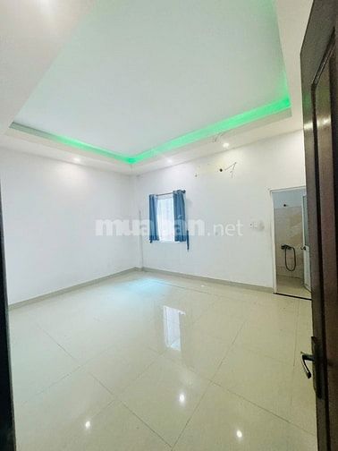 Cho thuê nhà nguyên căn 3 tầng , 6 phòng ngủ ,  ô tô để trong nhà 