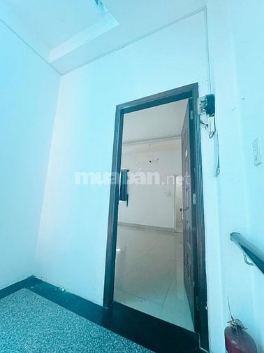 Cho thuê nhà nguyên căn 3 tầng , 6 phòng ngủ ,  ô tô để trong nhà 