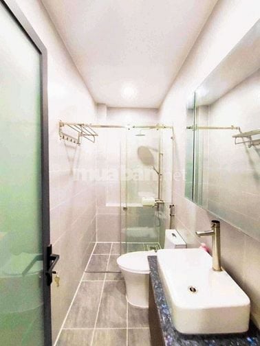 Cho thuê nhà nguyên căn 3 tầng , 6 phòng ngủ ,  ô tô để trong nhà 