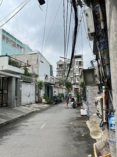 Bán nhà mặt đường số 5m , p Bình Trưng Tây 