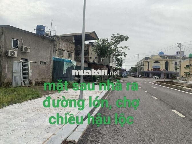 *** Nhà có 2 mặt tiền đường lớn, tiện cho kinh doanh bán buôn