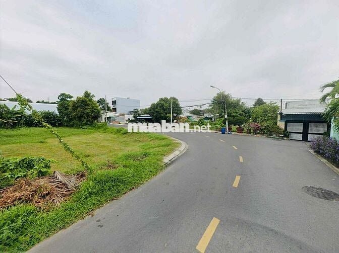 CHỦ NGỘP BÁN GẤP LÔ GÓC 2MT THỊ TRẤN CỦ CHI 250m2 900TR  SHR FUL THỔ