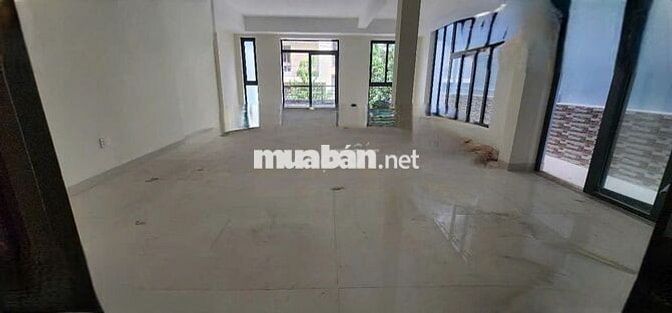 Cho thuê nhà mặt tiền đường Giải Phóng, dt 6x20 trệt 4 lầu