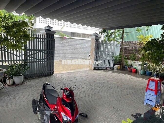 Nhà vị trí đẹp 1/Trịnh Thị Miếng( 8x20) ,SHR, giá chỉ 1tỉ180tr