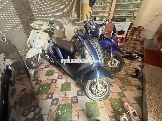 Xe tay ga Yamaha Grande màu xanh đậm