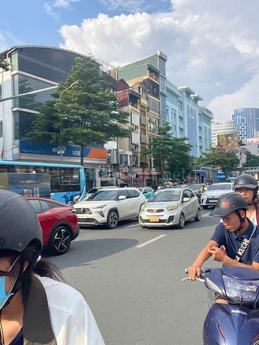 Bán nhà mặt phố Tây Sơn, vị trí đắc địa, mặt tiền 6m