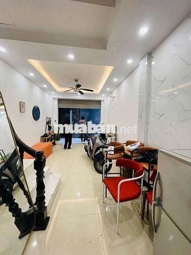 Pháo Đài Láng, diện tích 40m2, 4 tầng, mặt tiền 3,5m, giá 9,6 tỷ Pháo Đài Láng, diện tích 40m2, 4 tầng, mặt tiền 3,5m, giá 9,6 tỷ