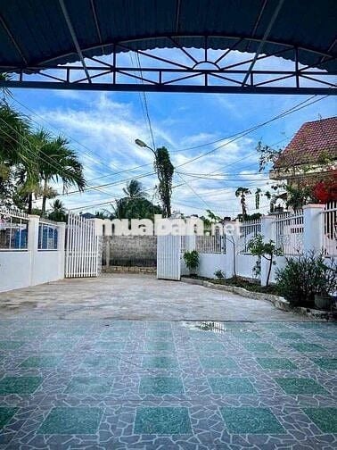 Bán Nhà Vườn 2 MT bám đường hơn 20m, chia đc 2,3 - P. Tây Nha Trang.