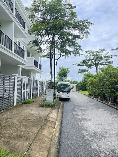 Bán căn nhà phố 1 trệt 3 lầu giá tốt nhất thị trường