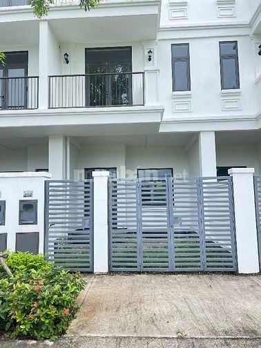 Bán căn nhà phố 1 trệt 3 lầu giá tốt nhất thị trường