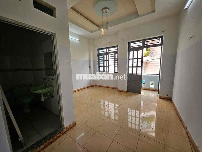 Chính chủ kẹt tiền bán gấp nhà phan huy ich dt 4,5 x15 trệt 3 thông